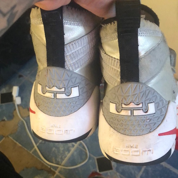 Lebron nike soldier 10s metallic silver red black - Picture 2 of 4